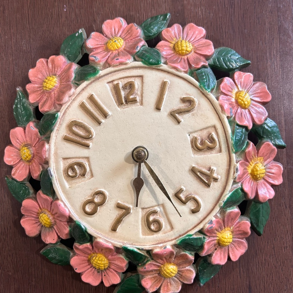 Sexton Cast Metal Wall Clock Pink "Daisy" Flowers Green Leaves Vintage 1971